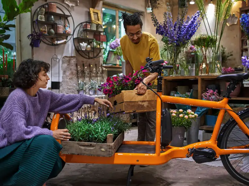 Selbstständige Floristin mit Job-Lastenrad